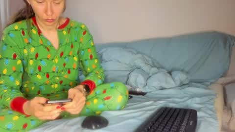 Snapshot of issabelle_69 chatting on May 2026 03:23:01 AM Issabelle online show from May 2026 03:23:01 AM