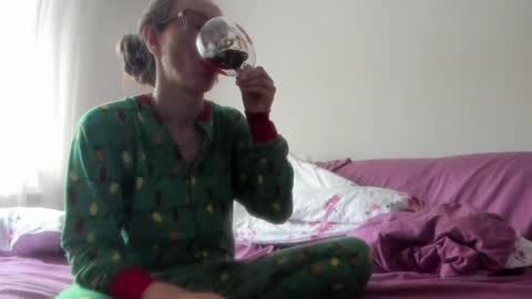 Snapshot of issabelle_69 chatting on June 2026 05:43:02 AM Issabelle online show from June 2026 05:43:02 AM