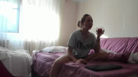 Snapshot of issabelle_69 chatting on June 2026 04:15:01 AM Issabelle online show from June 2026 04:15:01 AM
