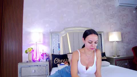 Issadorra online show from February 2026 10:03:02 AM