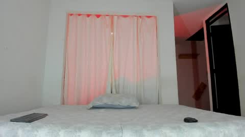 Snapshot of issalovexxx chatting on May 2026 07:27:01 AM Isabella online show from May 2026 07:27:01 AM