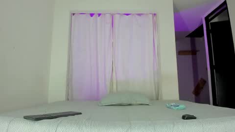 Snapshot of issalovexxx chatting on June 2026 10:42:02 AM Isabella online show from June 2026 10:42:02 AM