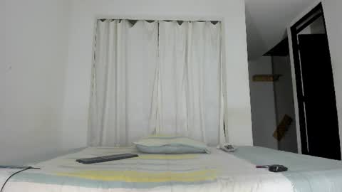 Snapshot of issalovexxx chatting on June 2026 08:01:02 AM Isabella online show from June 2026 08:01:02 AM