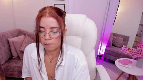 issi_loren online show from October 2025 03:19:01 PM