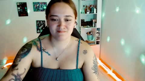 Snapshot of issis_demon chatting on December 2024 04:45:01 AM Yiz online show from December 2024 04:45:01 AM