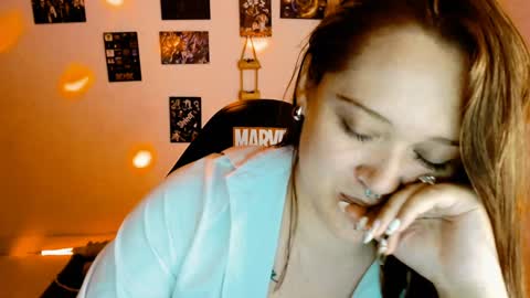 Snapshot of issis_demon chatting on December 2024 09:16:02 AM Yiz online show from December 2024 09:16:02 AM