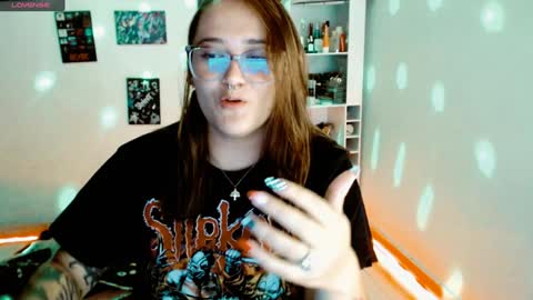 Snapshot of issis_demon chatting on February 2025 04:03:01 AM Yiz online show from February 2025 04:03:01 AM