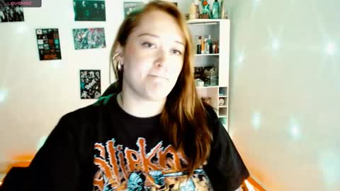 Snapshot of issis_demon chatting on February 2025 03:44:02 AM Yiz online show from February 2025 03:44:02 AM