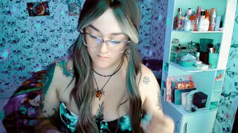 Yiz online show from November 2025 02:11:01 AM