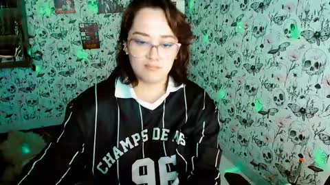 Yiz online show from May 2026 11:56:01 PM
