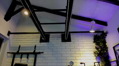 Italo Moore online show from September 2025 11:10:01 AM