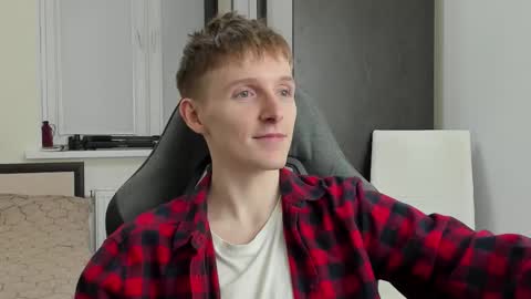 Ethan online show from September 2025 06:33:01 PM