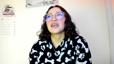 Snapshot of its__angelica_ chatting on December 2024 10:44:02 PM Angelica online show from December 2024 10:44:02 PM