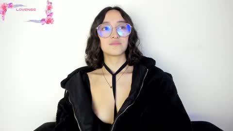 Snapshot of its__angelica_ chatting on January 2025 09:39:01 PM Angelica online show from January 2025 09:39:01 PM