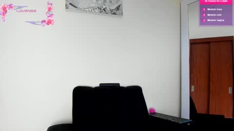 Snapshot of its__angelica_ chatting on February 2025 06:53:01 PM Angelica online show from February 2025 06:53:01 PM