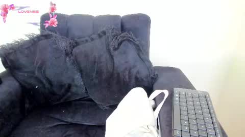 Snapshot of its__angelica_ chatting on June 2026 06:45:01 PM Angelica online show from June 2026 06:45:01 PM