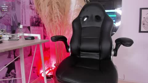 Snapshot of itskaiserbitch chatting on April 2026 01:33:01 AM Keiser online show from April 2026 01:33:01 AM