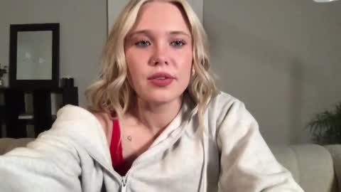 Snapshot of itsmadisynmae chatting on February 2025 02:09:02 AM OF madisynmaee online show from February 2025 02:09:02 AM