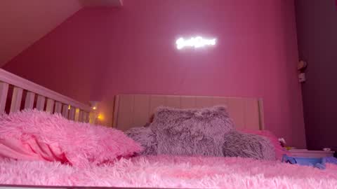 Lola online show from February 2025 05:26:02 PM