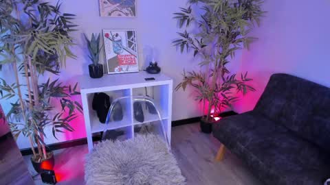 itsmroom online show from April 2026 01:41:01 PM