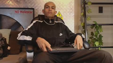 itszairen online show from February 2026 04:20:01 AM