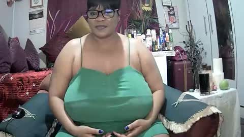 itumeleng74 online show from October 2025 04:22:01 PM