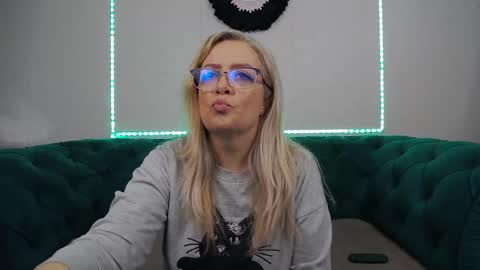 Snapshot of ivanacharm chatting on February 2026 04:31:01 AM ivanacharm online show from February 2026 04:31:01 AM