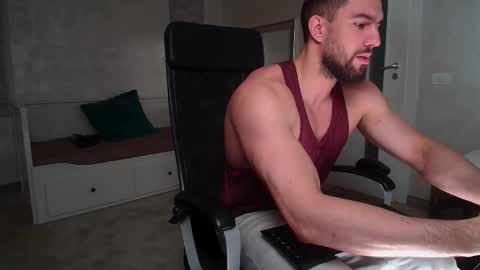 Snapshot of ivanhydee chatting on January 2026 06:07:02 AM IvanHydee online show from January 2026 06:07:02 AM