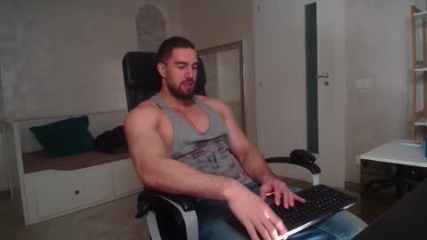 Snapshot of ivanhydee chatting on February 2026 05:38:01 AM IvanHydee online show from February 2026 05:38:01 AM