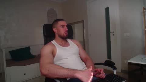 Snapshot of ivanhydee chatting on February 2026 05:44:02 AM IvanHydee online show from February 2026 05:44:02 AM