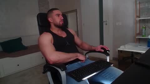 Snapshot of ivanhydee chatting on February 2026 05:33:02 AM IvanHydee online show from February 2026 05:33:02 AM