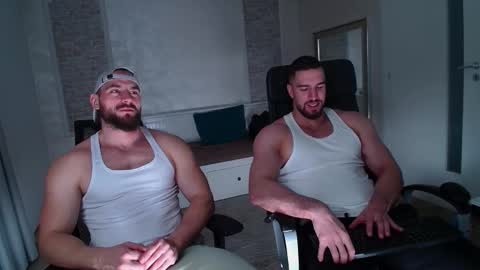 Snapshot of ivanhydee chatting on February 2026 06:00:02 AM IvanHydee online show from February 2026 06:00:02 AM