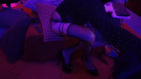 yves online show from November 2025 12:32:01 AM