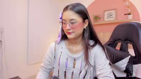 I V E T T E online show from April 2026 08:01:02 PM