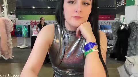 Snapshot of ivyminxxx chatting on December 2024 11:14:01 PM Ivy Minxxx online show from December 2024 11:14:01 PM