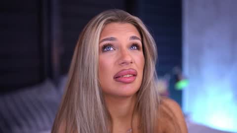 IvyRowa online show from January 2025 12:06:02 AM