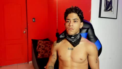 Snapshot of izaak_taylor7 chatting on April 2026 05:30:01 PM izaack online show from April 2026 05:30:01 PM
