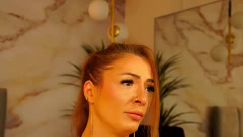 izabelle_02 online show from February 2026 05:22:02 AM