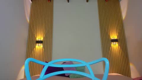 izelevans online show from February 2026 11:47:02 AM