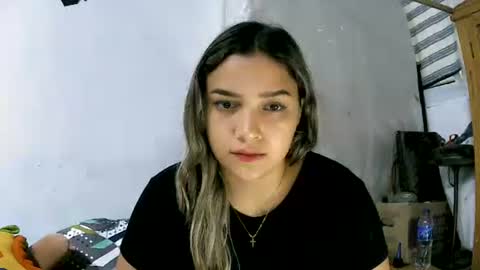 izzy_32 online show from May 2026 07:30:02 PM