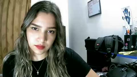 izzy_32 online show from June 2026 11:40:02 PM