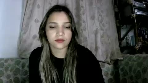 izzy_32 online show from July 2026 08:12:02 AM