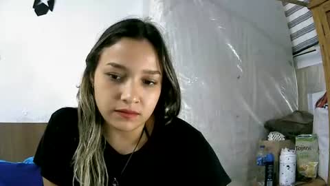 izzy_32 online show from July 2026 06:20:01 PM