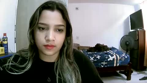 izzy_32 online show from August 2026 07:56:01 PM