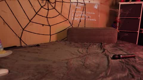 Izzy Inked online show from October 2025 11:10:01 AM