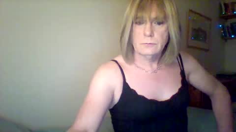 Snapshot of izzy_mchoney chatting on December 2024 02:06:02 AM izzy_mchoney online show from December 2024 02:06:02 AM
