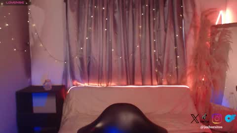 Hey im Jaxxxon check my info     online show from January 2026 12:09:02 PM