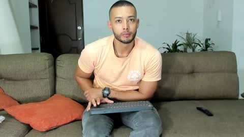 Snapshot of j_calix chatting on December 2024 01:15:02 AM Calix Independient model Insta and twt Calixsnake online show from December 2024 01:15:02 AM