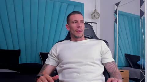 Snapshot of j_king__ chatting on February 2026 01:45:02 PM J King online show from February 2026 01:45:02 PM