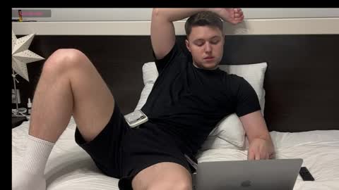 j_lyle_x online show from May 2026 07:00:02 PM